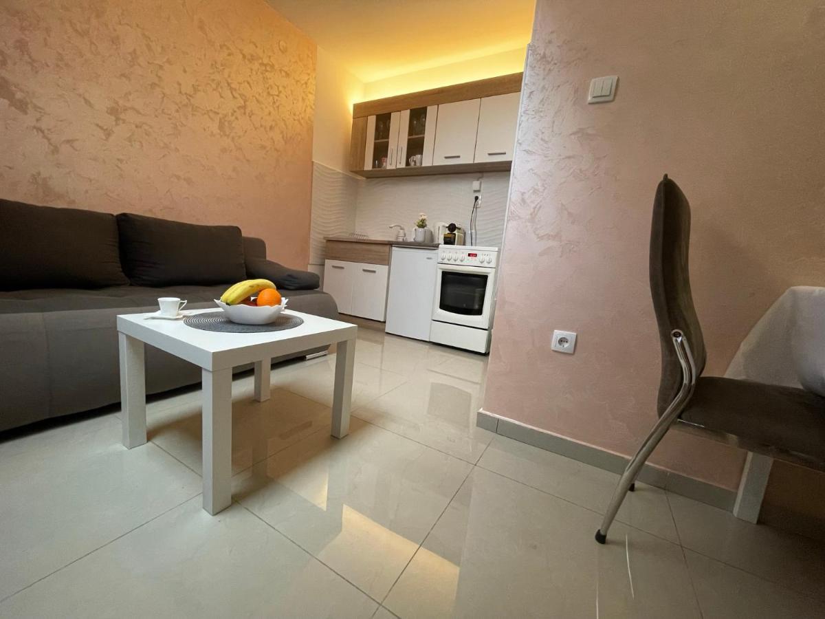 Apartman 1 Apartamento Sremska Mitrovica Exterior foto