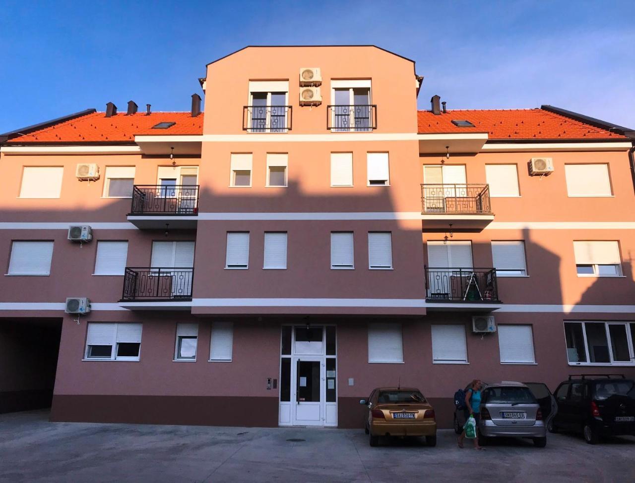 Apartman 1 Apartamento Sremska Mitrovica Exterior foto